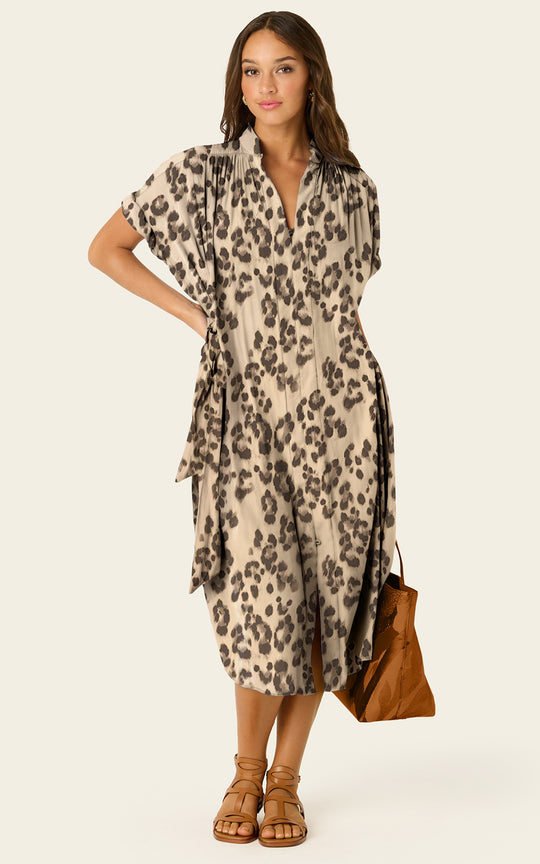 The Multiwear Shirt Dress - Snow Leopard, Grande