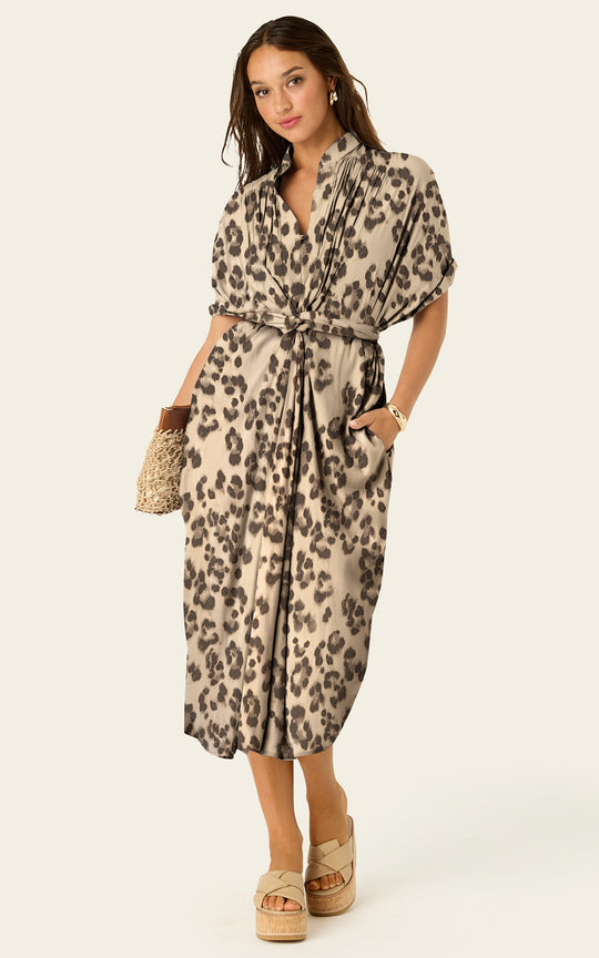 The Multiwear Shirt Dress - Snow Leopard, Grande