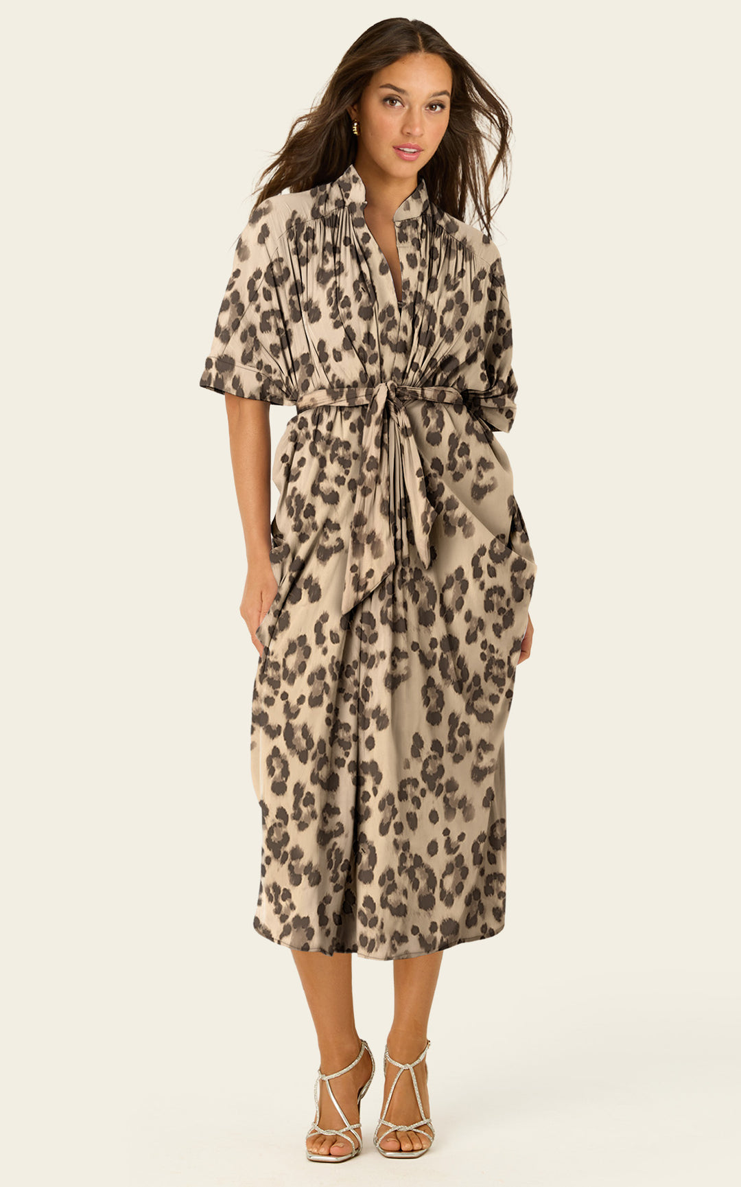 The Multiwear Shirt Dress - Snow Leopard, Grande