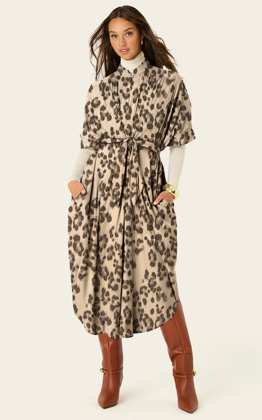 The Multiwear Shirt Dress - Snow Leopard, Grande