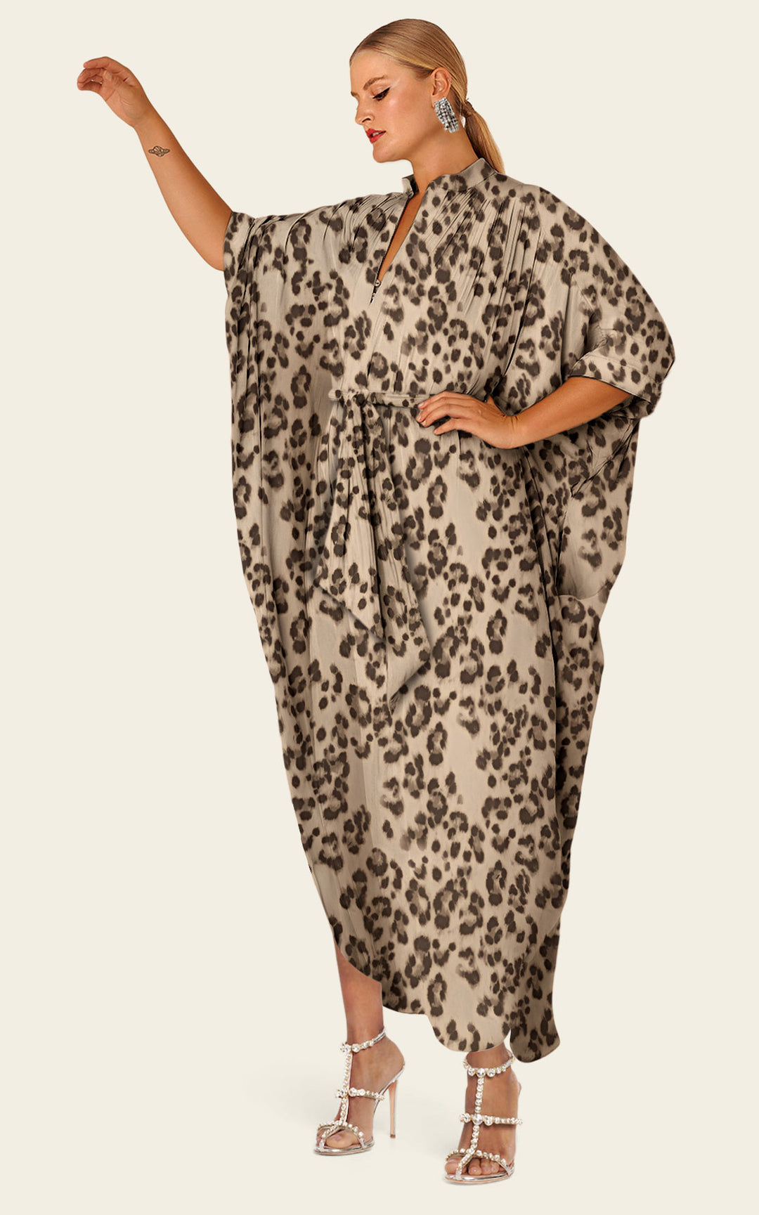 The Original Multiwear Dress - Snow Leopard, Grande