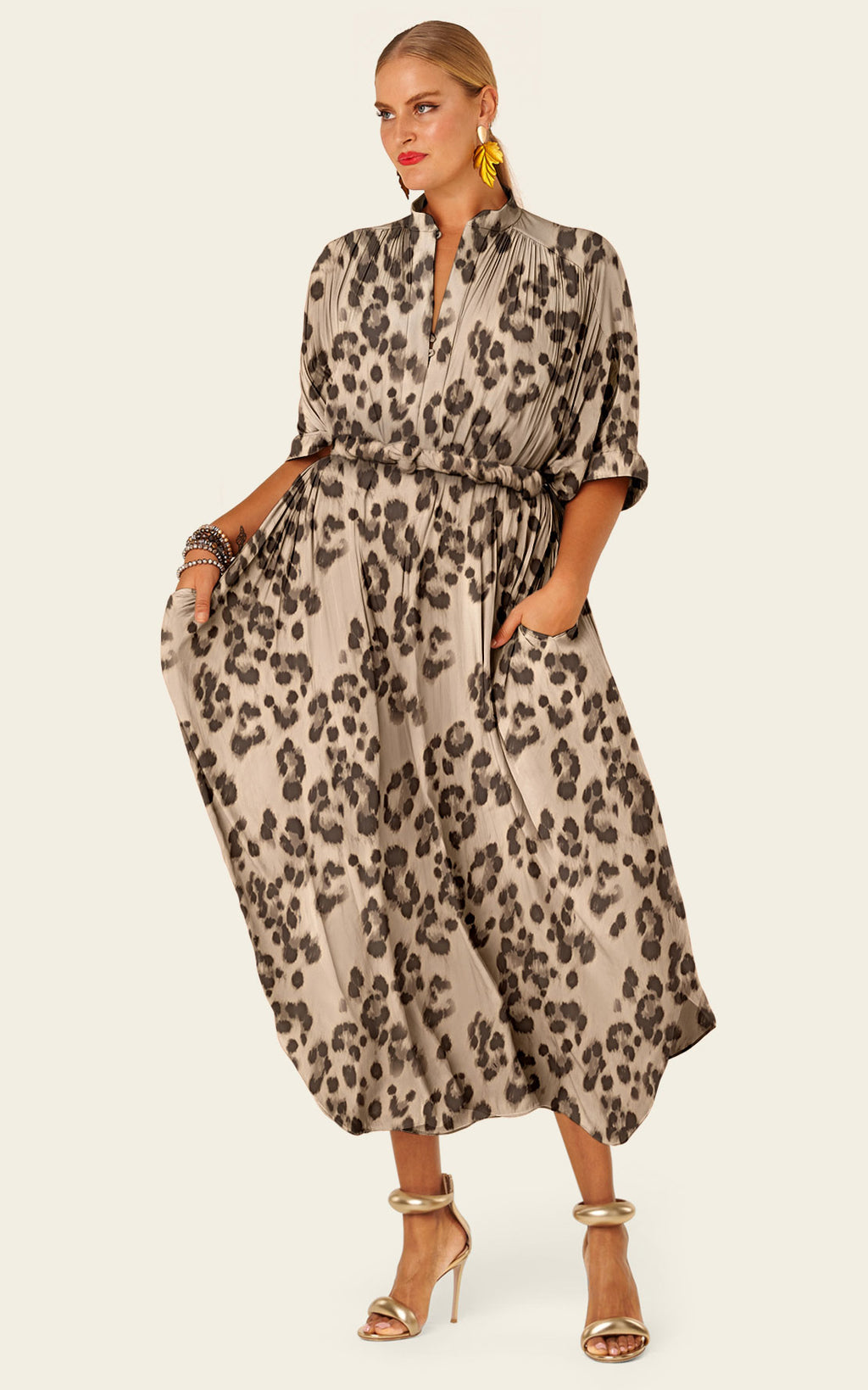 The Original Multiwear Dress - Snow Leopard, Grande