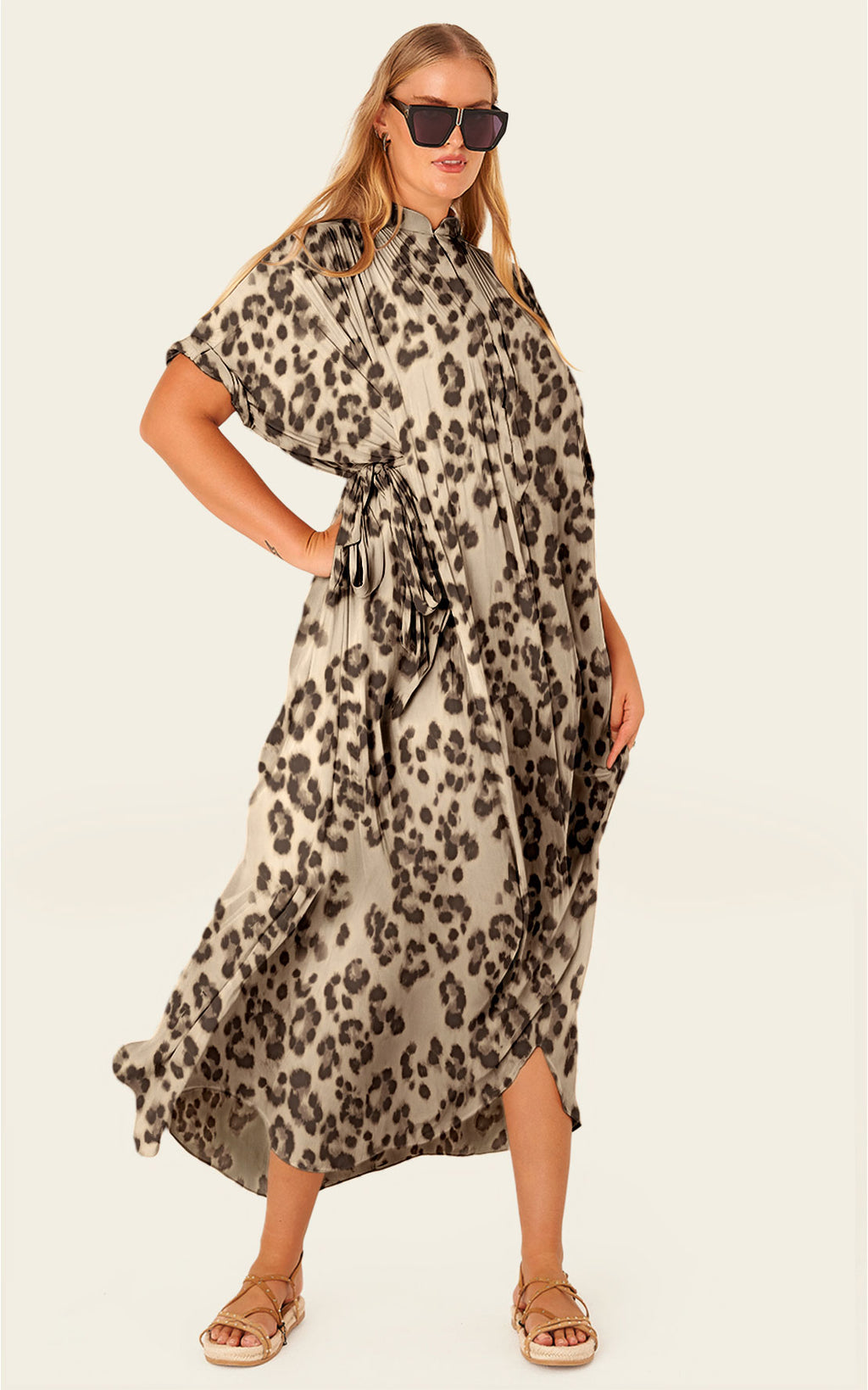 The Original Multiwear Dress - Snow Leopard, Grande