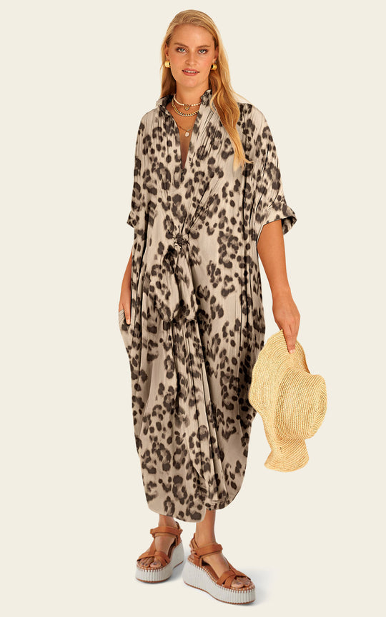 The Original Multiwear Dress - Snow Leopard, Grande