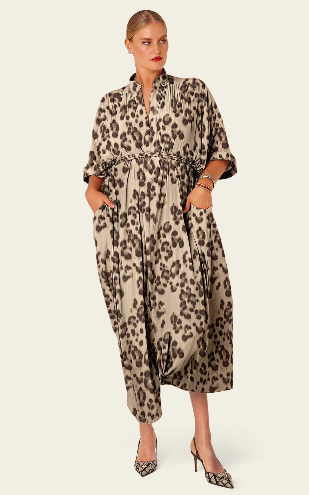 The Original Multiwear Dress - Snow Leopard, Grande