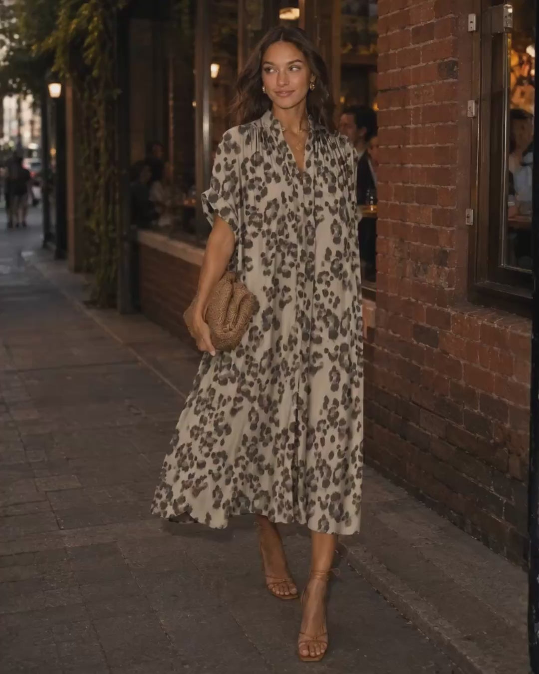 The Multiwear Shirt Dress - Snow Leopard, Grande